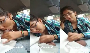 Sexy Chasmish Gf Car mai lund leke ki masti